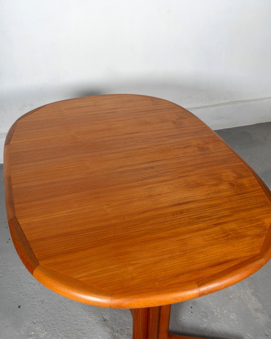 Image 1 of Mid Century Extendable Dining Table In Oval Shape By E. Valentinsen