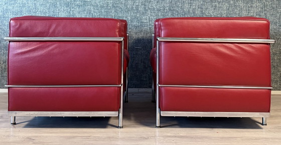 Image 1 of 2 vintage LC2 Le Corbusier stoelen in rood leer, Italië, jaren 80