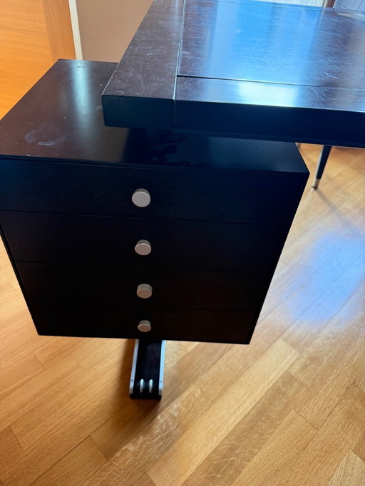 Giorgetti tafel en stoelen - ontworpen door Massimo Scolari