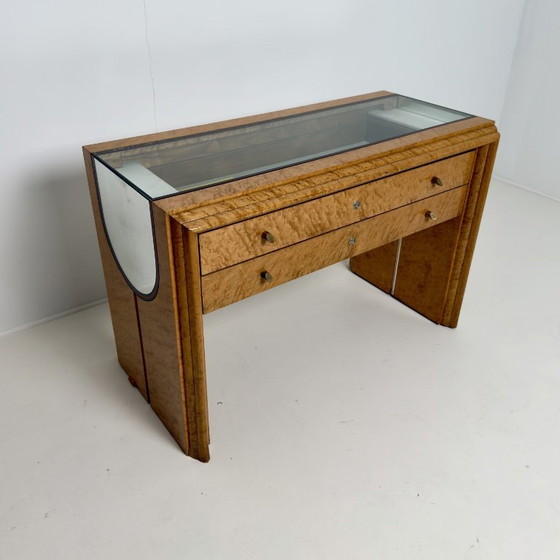 Image 1 of objet de collection représentant un présentoir de magasin Gucci