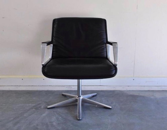 Image 1 of 4 esclusive sedie a secchiello brutaliste degli anni '60 in pelle e acciaio spazzolato