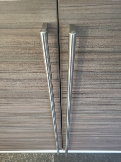 Vitrina de servicio con hermosos detalles