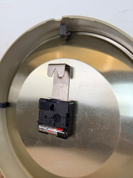 Image 1 of Industriële beige bakelieten wandklok van Pragotron, jaren 70