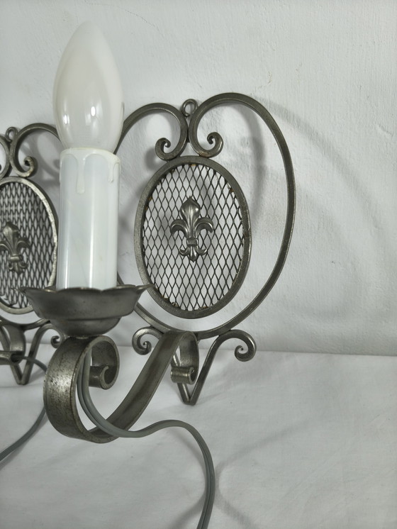 Image 1 of Appliques murales françaises vintage à motif fleur de lys – lot de 2 – années 1960/70