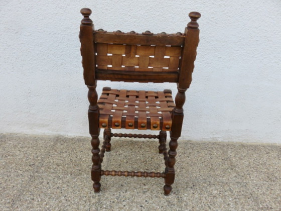 Sedia spagnola in legno massello di quercia e spesse cinghie di cuoio color cognac, anni '30-'40. (photo 8 of 11)