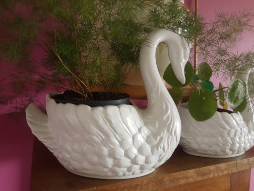 Ensemble de 2 magnifiques pots de fleurs en porcelaine blanche de style Mid-Century, en forme de cygne, de 2 (photo 2 of 14)