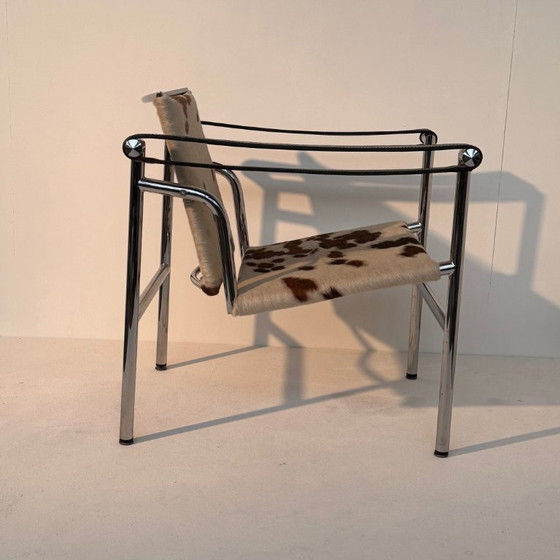 Image 1 of Fauteuil LC1 en cuir de poney