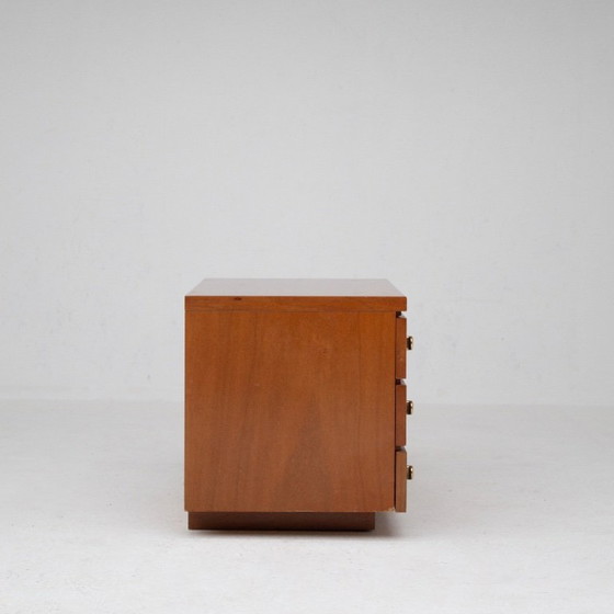 Image 1 of Coppia di comodini in legno con maniglie in ottone