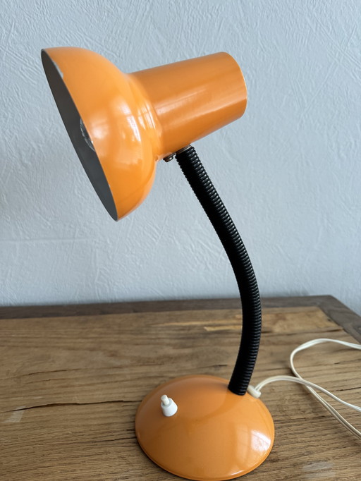 Orangefarbene Vintage-Schreibtischlampe