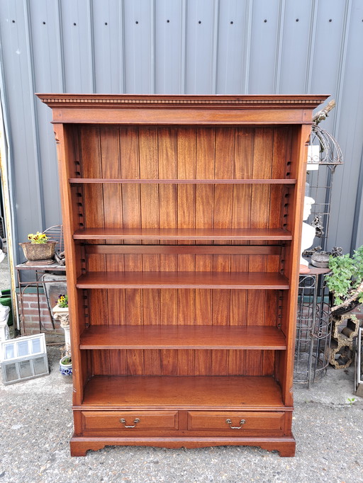 Large classic bookcase dim. 136x36cm and 197cm high.
