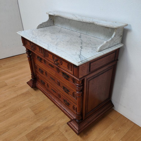 Image 1 of Commode ancienne de salle de bain avec plateau en marbre