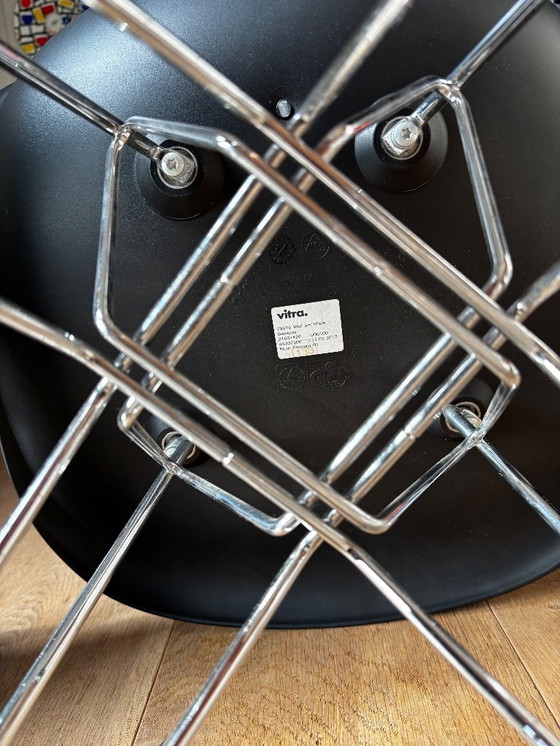 Image 1 of 4 sedie Vitra Eames DSX nere