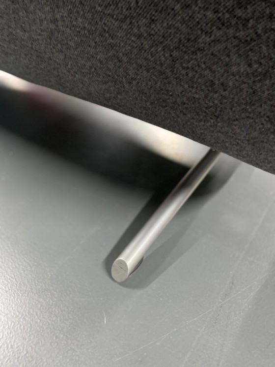 Image 1 of Divano Artifort Tara da 2,5 posti con braccioli