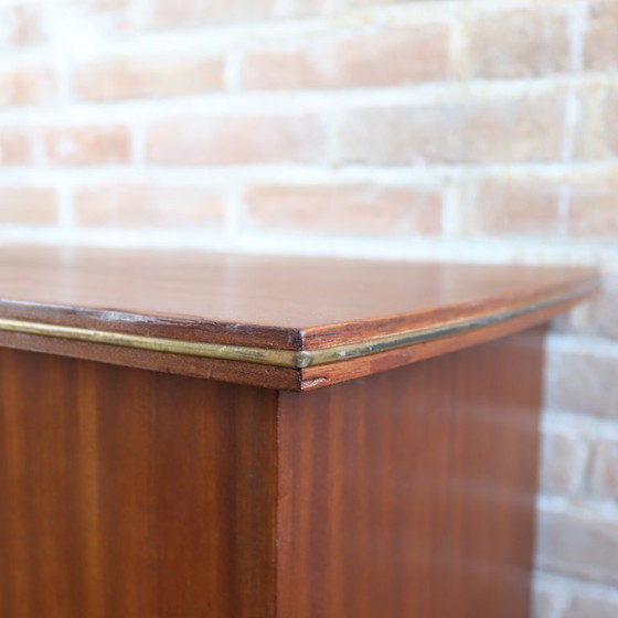 Image 1 of Vintage platenspeler kastje teak messing wieltjes