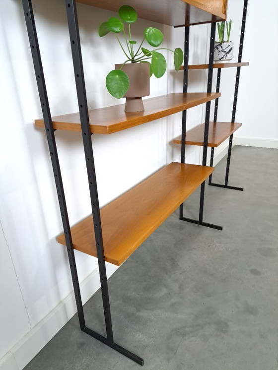 Image 1 of Parete componibile Omnia, Hilker, teak e acciaio nero con ripiani e mobiletto