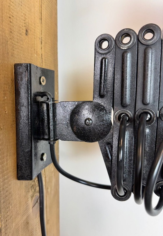 Image 1 of Lámpara de pared industrial de tijera negra, años 50