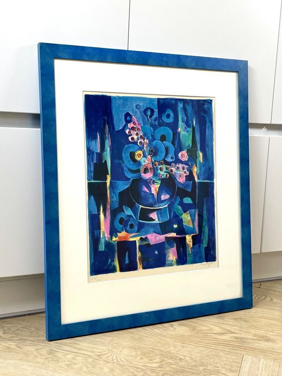 Image 1 of Lithographie limitée signée au crayon de Tony Agostini, Bouquet Au Vase Bleu, cadre personnalisé
