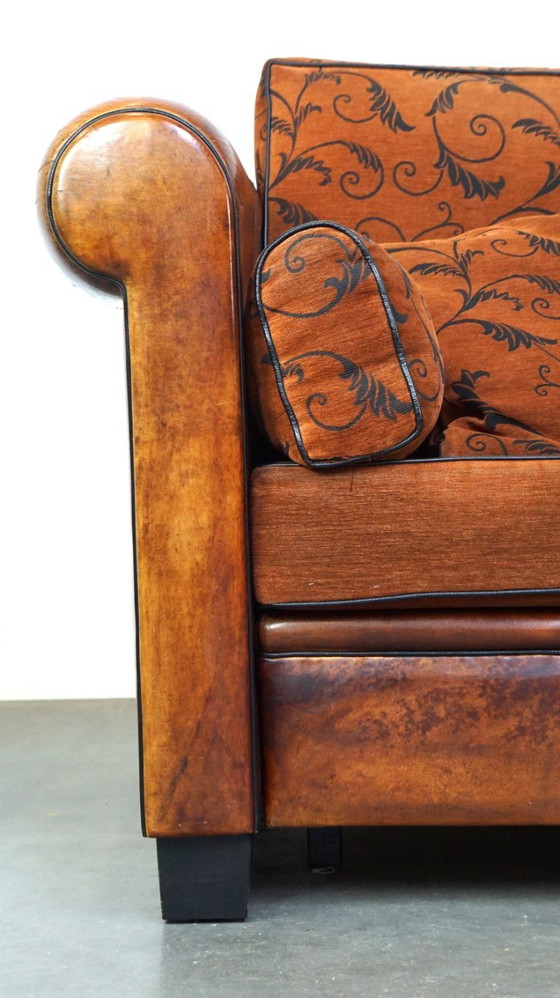 Image 1 of Cómodo sofá de piel de oveja de 2,5 plazas con cojines de tela