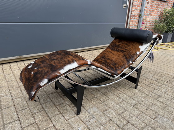 Image 1 of Cassina LC4 Le Corbusier d'origine, cuir de vachette, neuf dans sa boîte