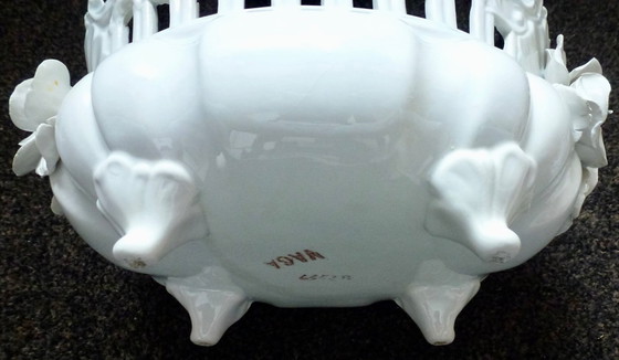 Image 1 of Vintage Jardiniere / Plantenbak Met Prachtige Keramische Bloemen