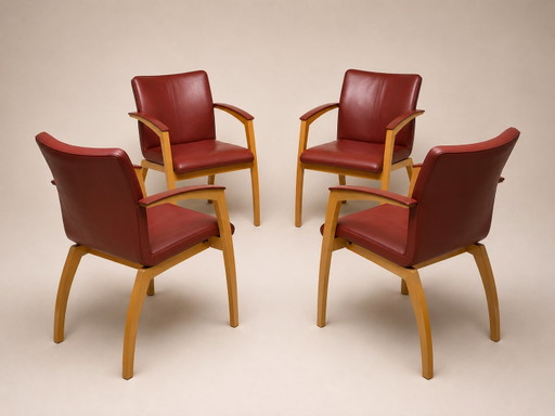 Leolux Camarilla | Set van 4 | Bordeauxrood | Hugo de Ruiter – eetkamerstoelen, Leather, Wood (photo 2 of 8)