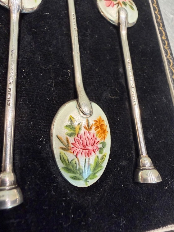 Henry Clifford Davis – 6 Cucharillas de Moka de Plata 800 con Esmalte – Proud’s – Inglaterra – 1959 – Sin (photo 10 of 18)