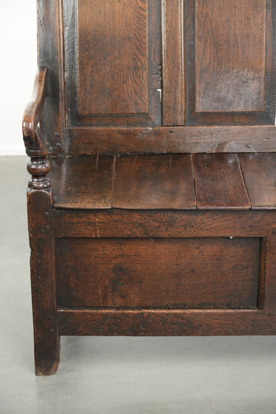 Image 1 of Prachtige antieke Engelse houten bank/ halbank uit begin 18e eeuw met prachtige warme kleuren en mooie details