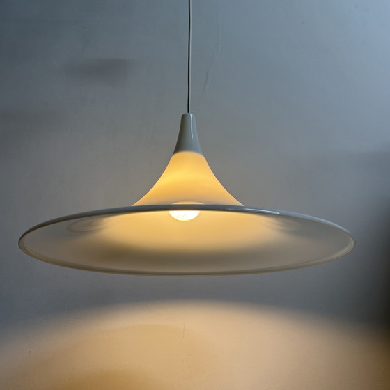 Image 1 of Lampada a sospensione vintage in lucite a forma di tromba, era spaziale anni '70