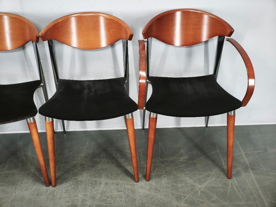 Paco Capdell Set aus acht spanischen Esszimmerstühlen aus Chrom, Holz und Samt – Wood (photo 17 of 21)