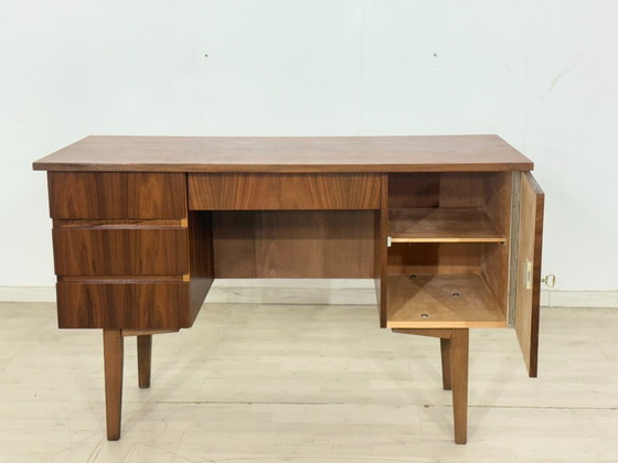 Image 1 of Bureau style années 60 – Noyer vintage