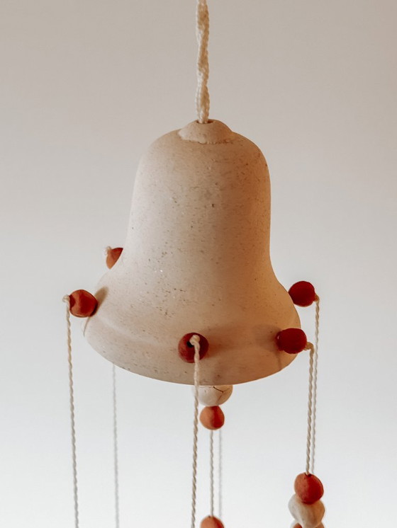 Image 1 of Carillon a vento in ceramica con campana in cima - ciondolo vintage fatto a mano