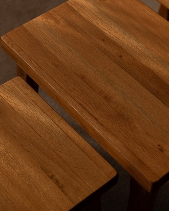 Image 1 of Vintage brutalistische massief eikenhouten bijzettafels (set van 3) – Nederlands, jaren 70