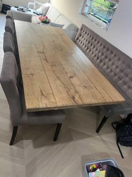 Image 1 of Beautiful solid oak dining table in good condition