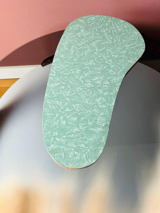 Image 1 of Klein vintage niertafeltje formica