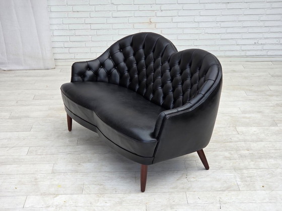 Skandinavisches Sofa aus den 1960er Jahren, bezogen mit schwarzem Möbelleder. – 2 Sitzer Sofas, Wood (photo 12 of 18)