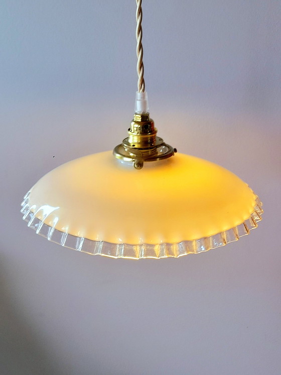 Image 1 of Lampada a sospensione in vetro opalino plissettato