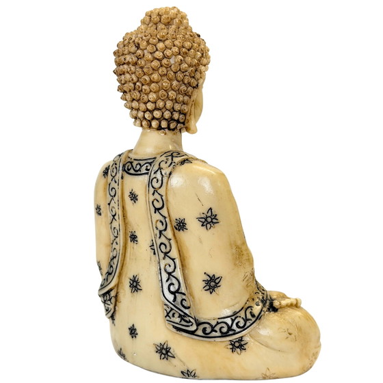 Buddha decorativo seduto in resina con Abhaya Mudra – Crema e Nero – Sculture, Modern (photo 4 of 10)