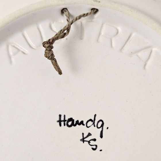 Image 1 of Handbemalter, glasierter Wandteller aus Keramik der österreichischen Firma Gollhammer Keramik aus den 1970er Jahren.