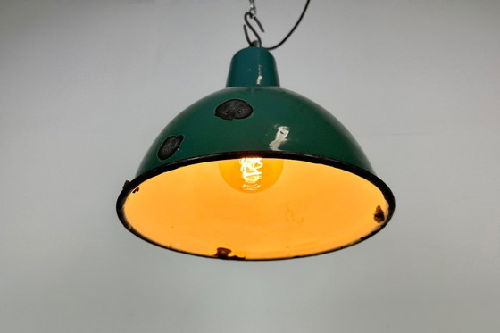 Image 1 of Industrielle grüne Emaille-Fabriklampe, 1960er Jahre