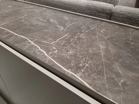 Image 1 of Noon 240 cm - 3 ante + 2 cassetti - piano in HPL grigio chiaro *