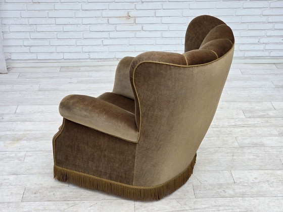 Image 1 of Sillón danés de los años 60, estilo relax, tapizado en terciopelo verde oscuro y madera de fresno.