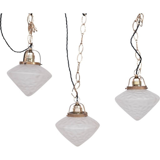 Mid Century hanglamp van ondoorzichtig glas en messing, Frankrijk 1960