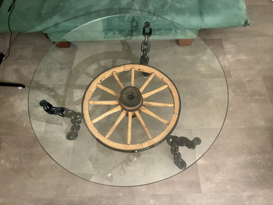 Image 1 of Table basse design en bois massif, motif roue de chariot

Table basse design
