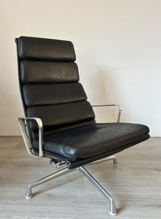 Herman Miller Soft Pad EA 222 – Sillones, Leather, Modern (photo 7 of 9)
