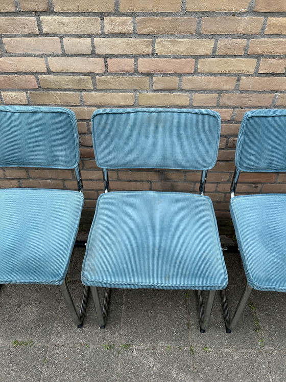 Image 1 of 4 Stühle mit geripptem Stoffbezug und verchromtem Rohrgestell