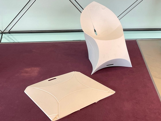 Image 1 of 1 flux chair