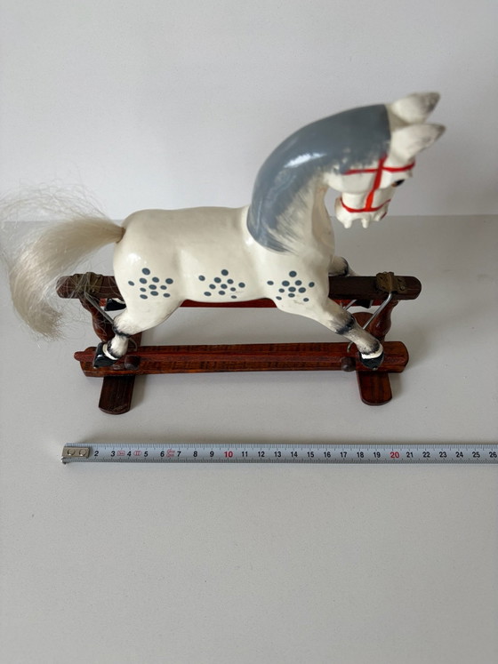 Klassisches Schaukelpferd A.D. 1880 – Authentic Models Holland, Dekorative Objekte, Holz (photo 11 of 14)