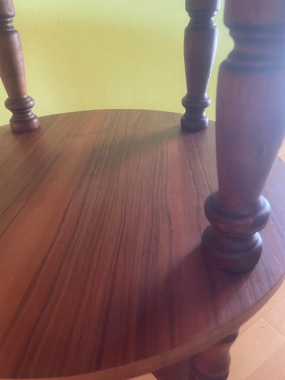 Image 1 of Großer runder gedrechselter Tisch