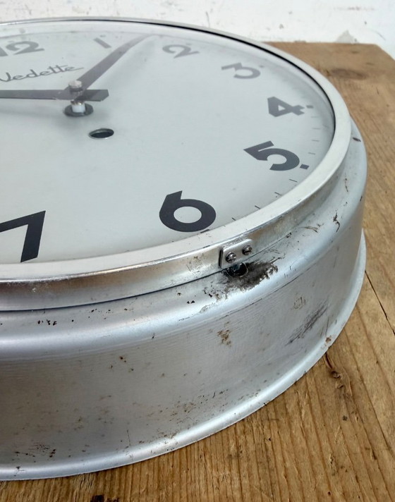 Image 1 of Reloj de pared industrial francés gris de Vedette, años 50