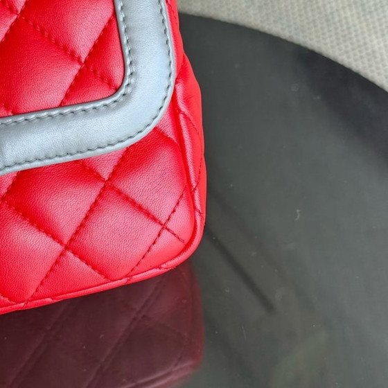 Image 1 of Borsa Chanel Seasonal Flap in pelle di agnello trapuntata bicolore rosso grigio con hardware dorato n. 23